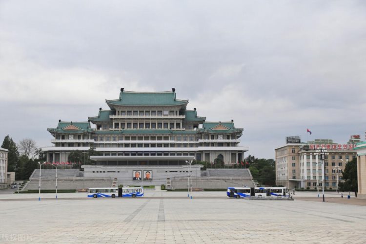 朝鲜人上外语补习班，花钱多，培训老师有东北口音