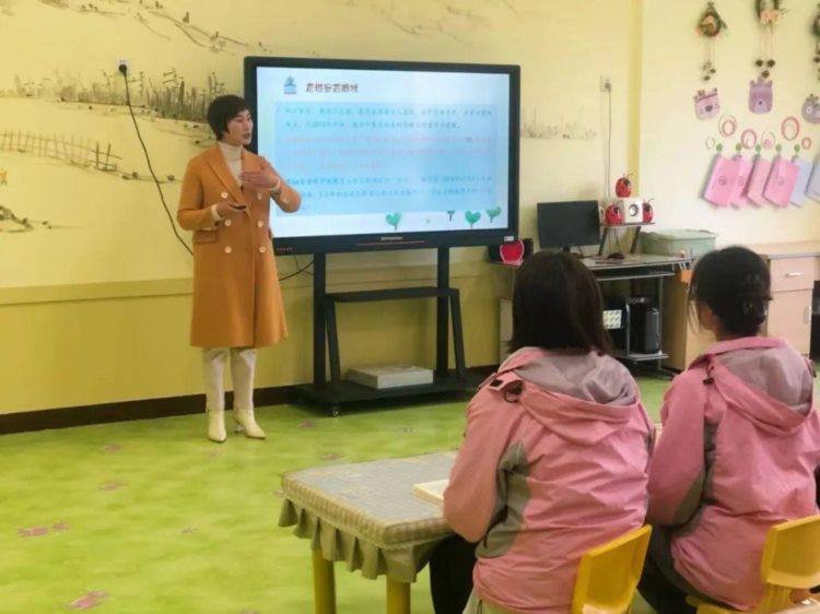 洮阳镇幼儿园开展“放手游戏发现儿童”系列培训活动