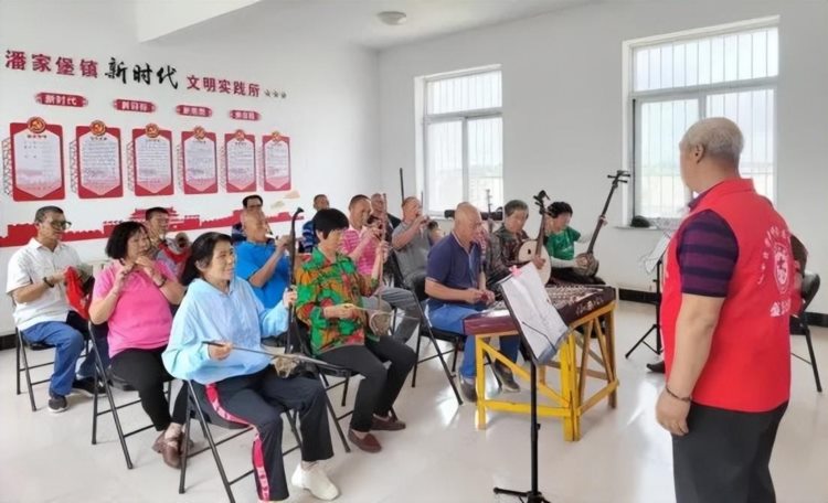 潘家堡镇开展新时代文明 实践民族乐器培训活动