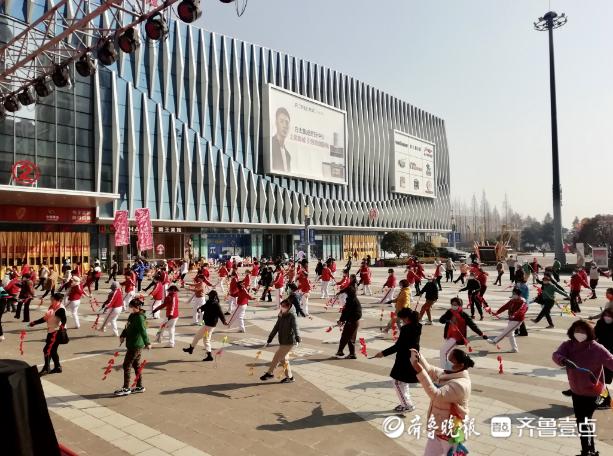 东港区举办“遇见体育 爱上体育”100天健身培训公益活动