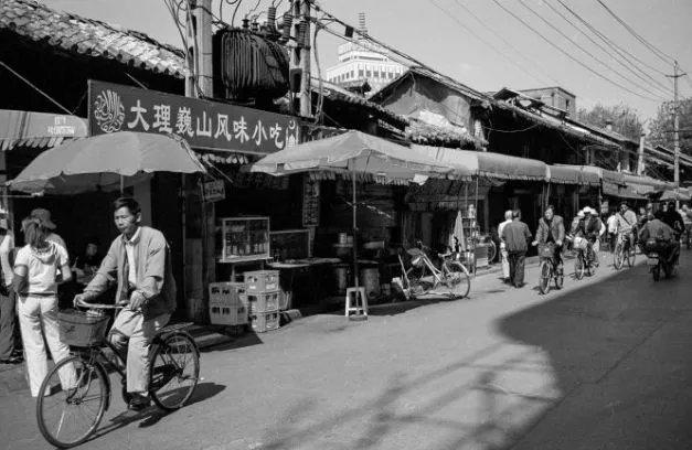 近40年昆明发生了什么？城市空间大了八倍，地标建筑换了两代！