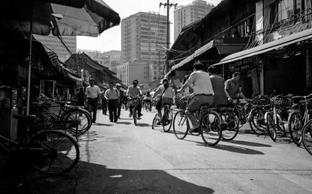 近40年昆明发生了什么？城市空间大了八倍，地标建筑换了两代！