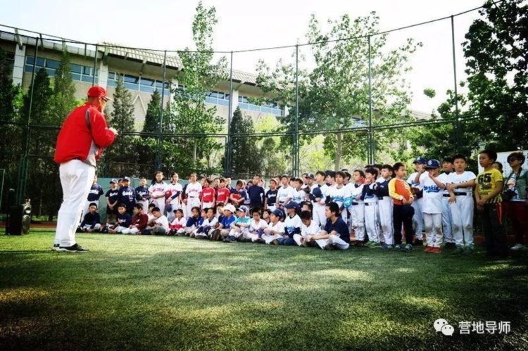 中国基础空白，为了女儿能打棒球清华学霸打造了孩子棒球训练品牌