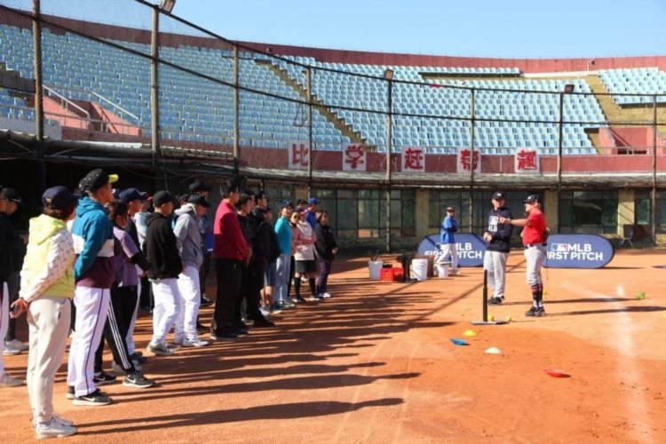 广东省学校初级棒垒球教练员、裁判员培训班举行