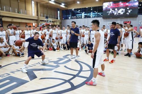 四大著名篮球训练师聚首 与中国青训人切磋技能