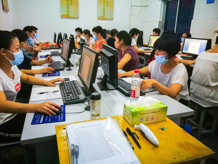 长塘镇成校组织开展计算机培训活动