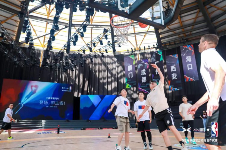 小鹏NBA篮球训练营上海开营，G3i/P7联名款亮相现场