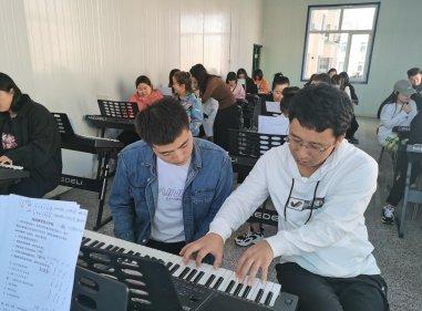 西丰县教师进修学校召开小学音乐教师基本功培训会