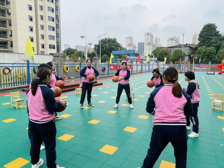 “篮”不住的精彩——瑞昌市第五幼儿园开展教师篮球培训