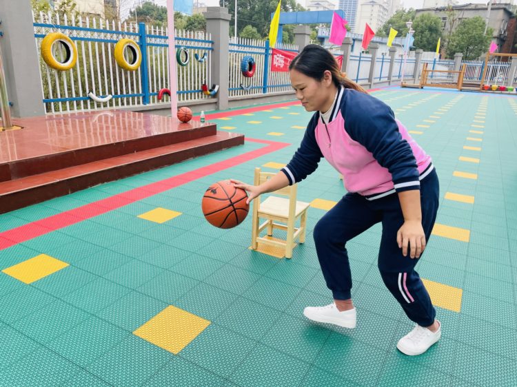“篮”不住的精彩——瑞昌市第五幼儿园开展教师篮球培训