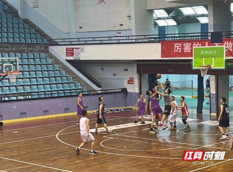 国培2022永定区中小学骨干校（园）长与湖南师范大学的篮球友谊赛举行