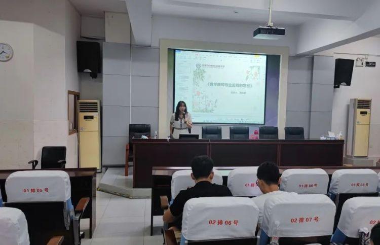 光明高级中学举办2022年新入职教师培训活动