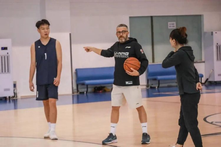 教练也要上课！北京首钢篮球俱乐部开展年轻教练培训