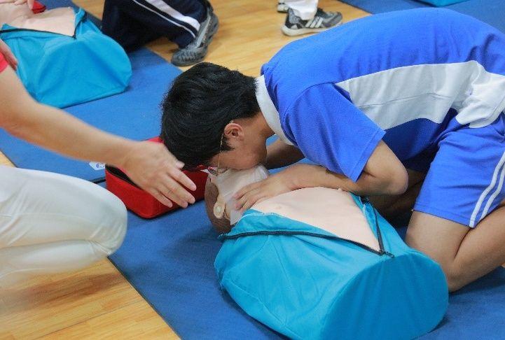 深圳市第二高级中学：急救培训进校园，师生赋能同参与