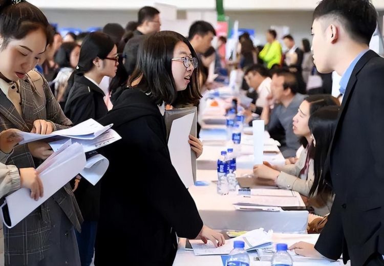 外企HR吐槽留学生，连国内英文面试都不及格，很难说他们学了啥