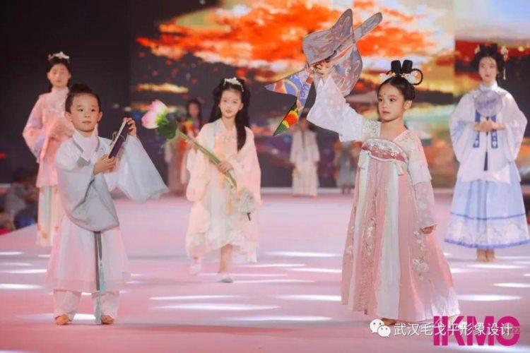 武汉毛戈平形象设计助力“IKMC”国际少儿模特大赛