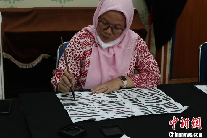 印尼阿拉扎大学孔院第一期书法培训班开班