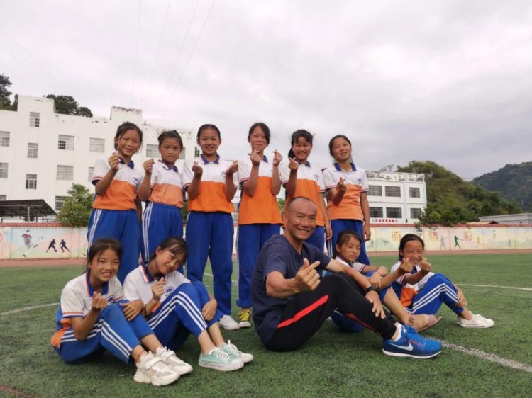 少年中国 | 周活新：用爱与责任，推动体育特色校校园足球前行