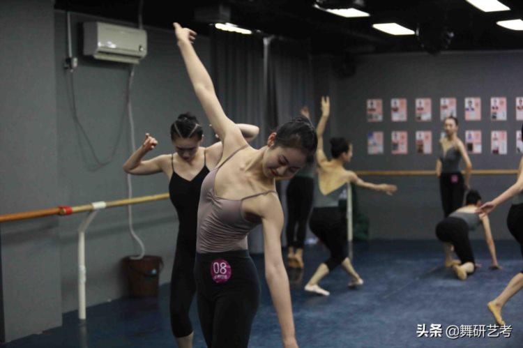 陕西铜川艺考培训培训哪家好 如何选择舞蹈艺考培训学校