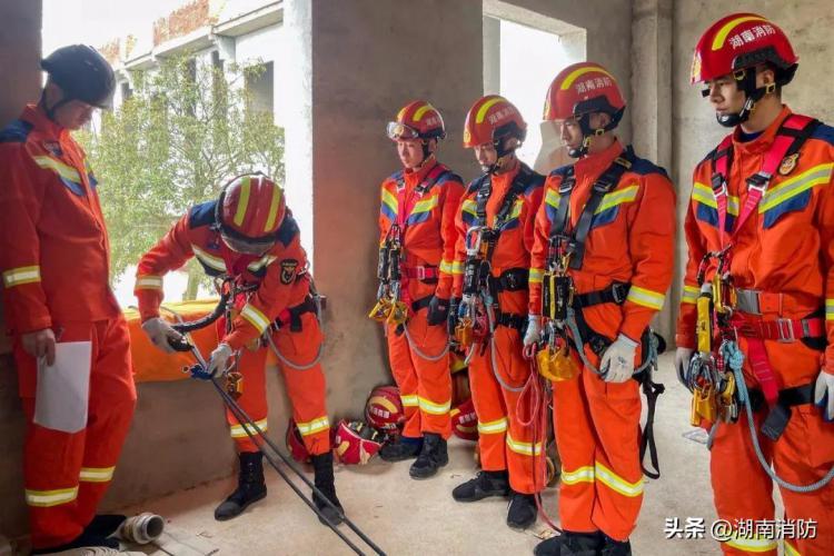 理论、实操、训练、考核！岳阳消防圆满完成山岳高空（绳索）救援培训