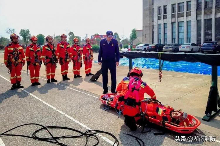 理论、实操、训练、考核！岳阳消防圆满完成山岳高空（绳索）救援培训