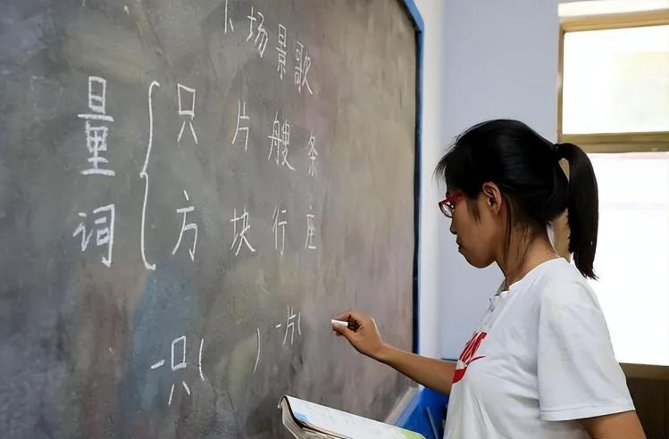 一个学生2000回扣，辽宁某地教师被曝和培训机构联手，割学生韭菜