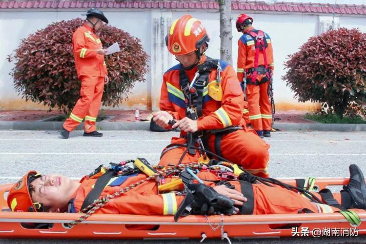 理论、实操、训练、考核！岳阳消防圆满完成山岳高空（绳索）救援培训