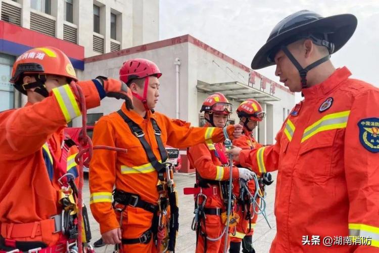 理论、实操、训练、考核！岳阳消防圆满完成山岳高空（绳索）救援培训