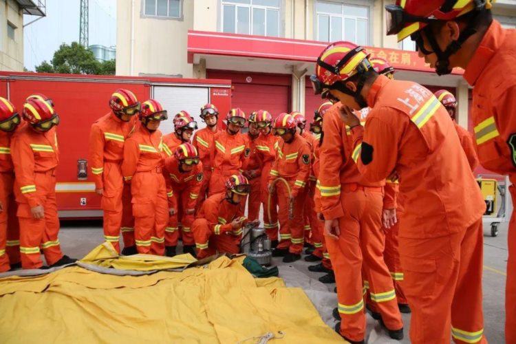 上海消防防化专业队洗消专业救援技术培训班纪实