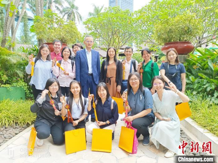 印尼首批10名华文教师赴华研修培训