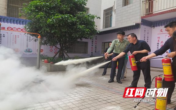衡东县卫健局组织开展消防安全知识培训和消防应急疏散演练
