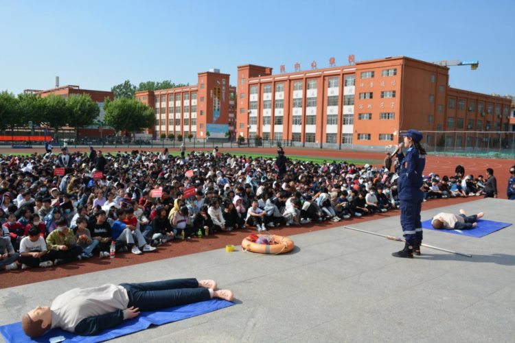 涡阳县城西中心学校开展防溺水知识培训及急救演练活动