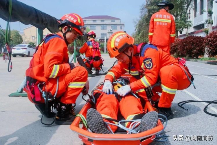 理论、实操、训练、考核！岳阳消防圆满完成山岳高空（绳索）救援培训