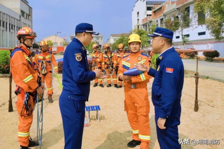 理论、实操、训练、考核！岳阳消防圆满完成山岳高空（绳索）救援培训