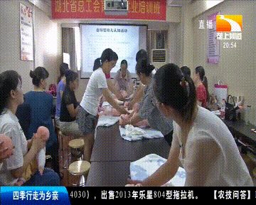 40多岁大姐进学校，妇女就业有出路，培训12天，月薪可以拿到8000元