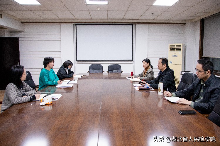 多形式、多载体，深入学习市厅级主要领导干部专题辅导培训班精神