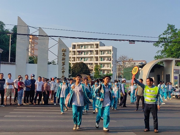 护苗在行动|临高交警开展家长志愿者“护学岗”岗前培训活动 守护平安“童”行路