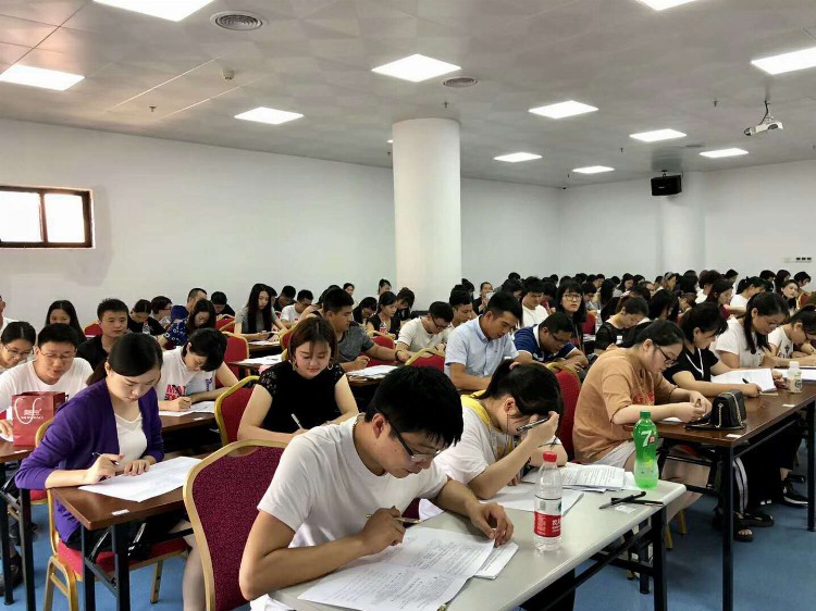 什么是成人高考？函授、业余、脱产三种学习形式有何区别？