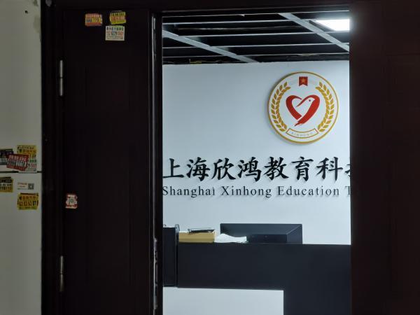 上海紧缺养老护理员，但招工套路太多：求职得先交钱培训，给的证件五花八门