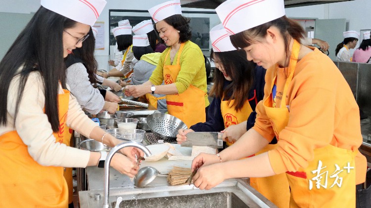 潮菜大师教学提升家庭厨艺，潮州这个培训班飘出“妈妈的味道”