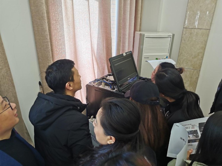 九江市双峰小学召开常规电教设备使用培训会