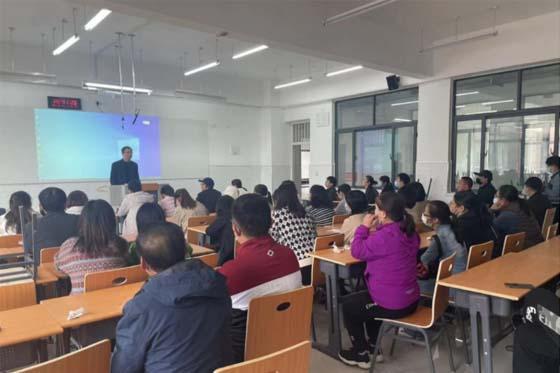 濮阳职业技术学院实训中心组织开展综合教学楼多媒体设备使用培训