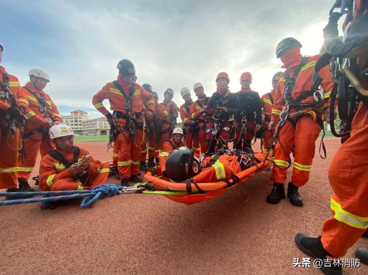 聚焦实战打赢 提升专业能力丨吉林总队整建制开展绳索救援技术培训工作