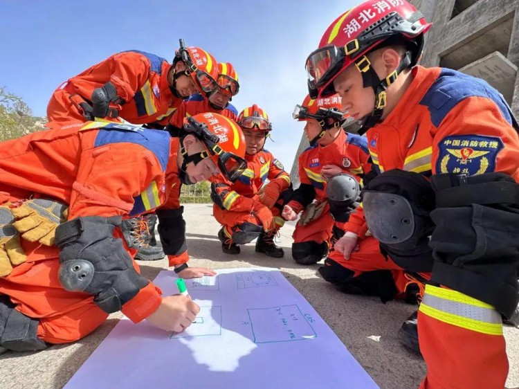 宜昌支队第三届地震救援专业技术中级培训20名队员圆满结训