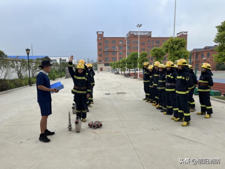 信阳市消防救援支队消防员衔级晋升培训班一期结业考核顺利完成