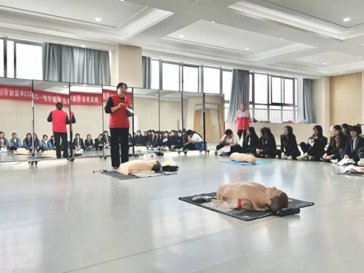 市经贸高职校开展“救在身边·校园守护”应急救护考证培训