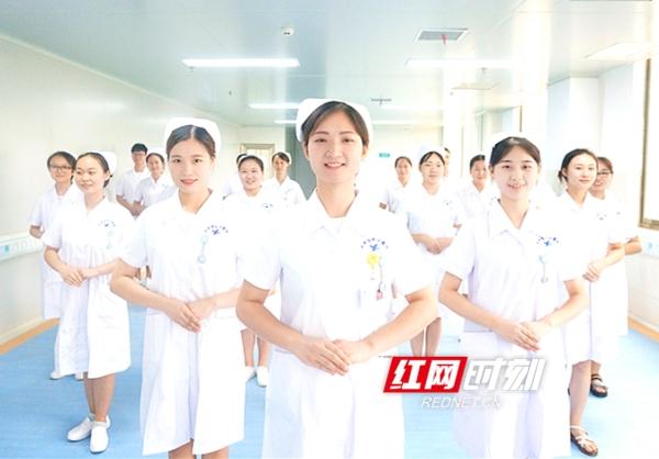 以护理礼仪提服务质量 永州市中心医院举办护士礼仪培训