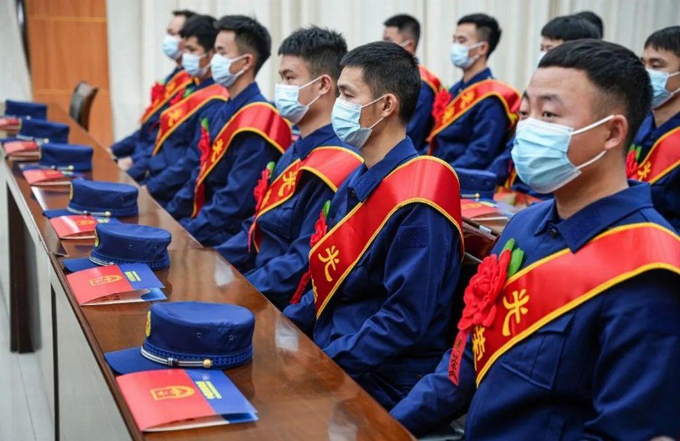 黔东南州消防救援支队举行2022年新招录消防员入职培训欢送仪式