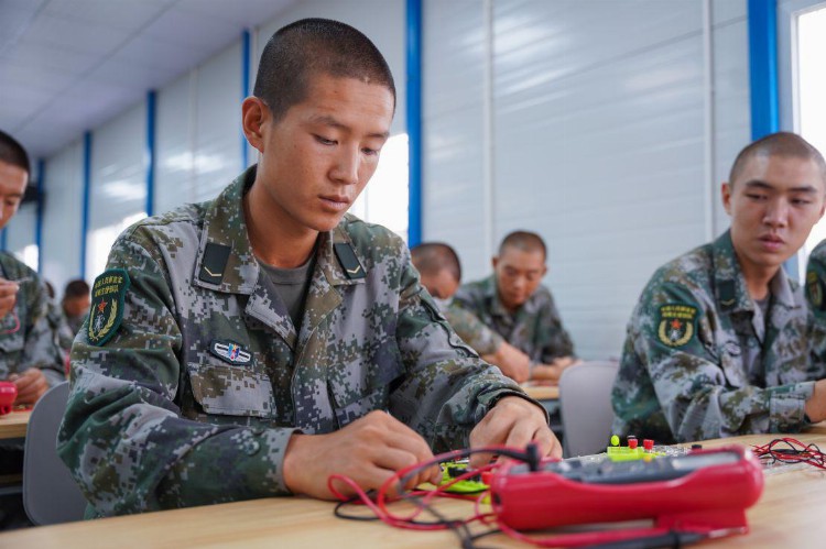 踏上追梦路 走向“战场”：新兵岗前培训“二次蜕变”