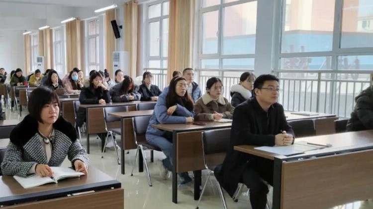 临沂二中北校区举办青年教师全员入职集中培训